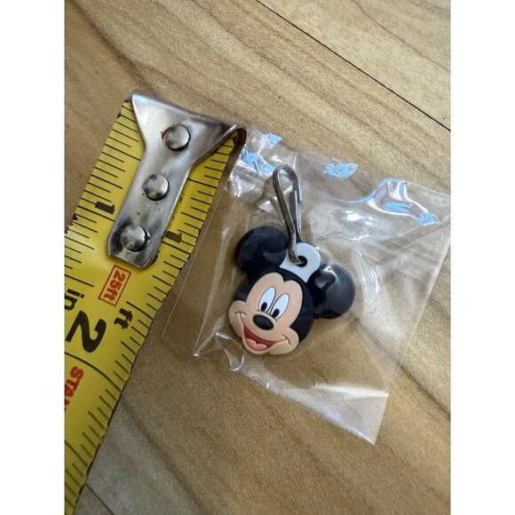 Small Disney Mickey Mouse keychain - Picture 3 of 5